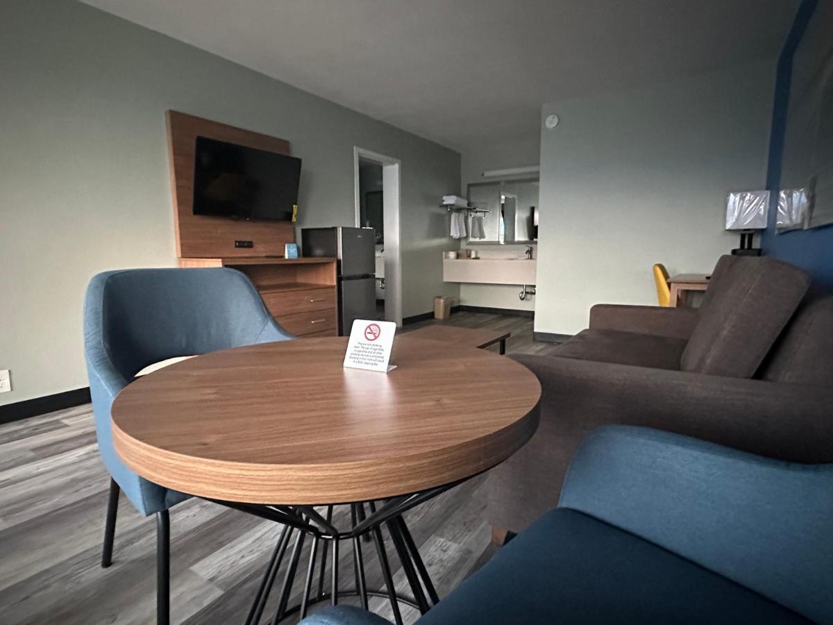 Days Inn & Suites By Wyndham Jennings Zewnętrze zdjęcie